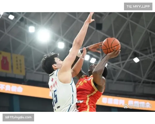 杨瀚森回应未投三分称别想太多笑言或许会突然起跳